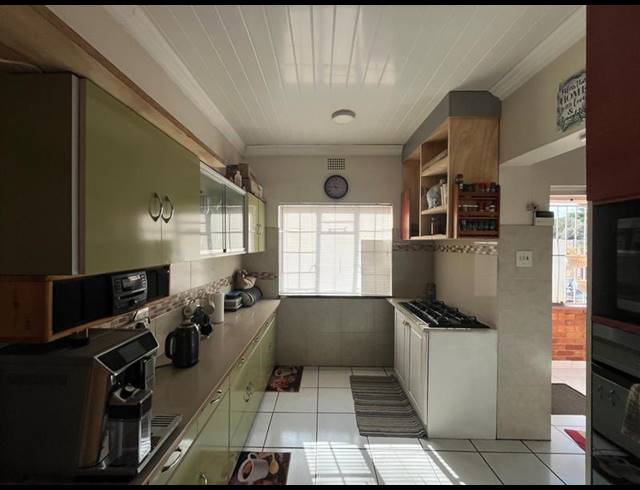 6 BEDROOM HOUSE FOR SALE IN ORANGE GROVE